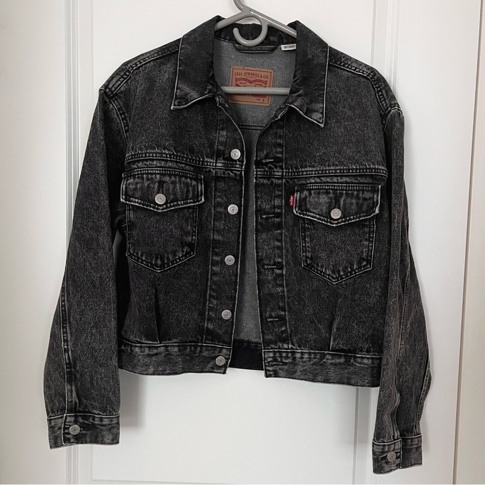 Levi’s Cropped Boxy Fit Faded Black/Grey Denim Jacket